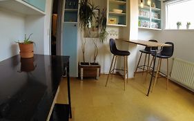Skjolbraut - Cozy Apartment - Central Location - Free Parking - Close To A Public Swimming Pool And Sky Lagoon